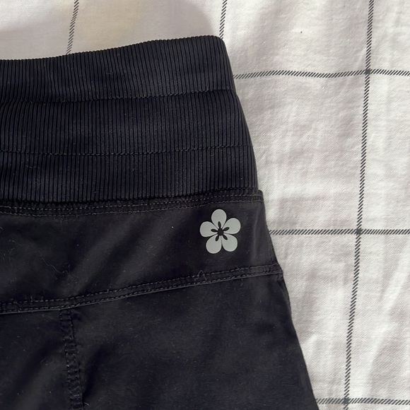 SOLD - Tuff Athletics Women’s Hybrid Shorts **DO NOT BUY** - Picture 5 of 6